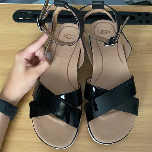 ugg tipton sandal